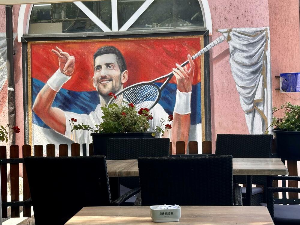 Mural sa Novakom Đokovićem
