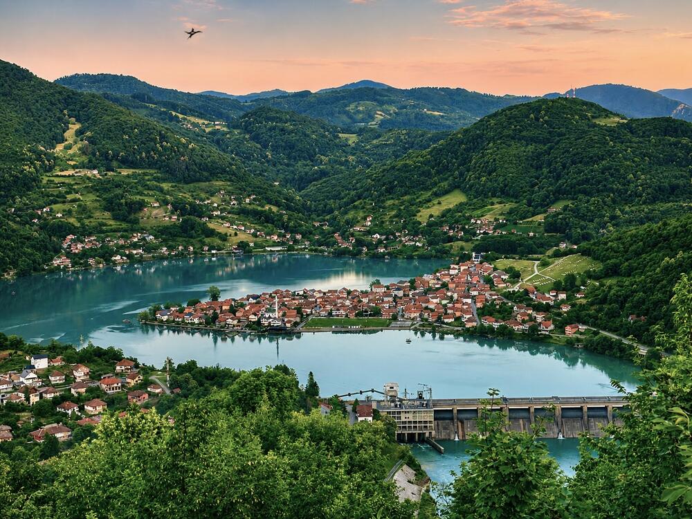 Divič i Zvorničko jezero viđeni sa Kula Grada