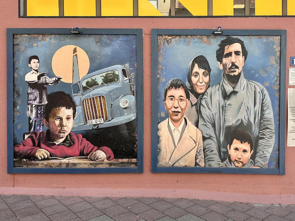 Mural sa likovima iz filma Otac na službenom putu