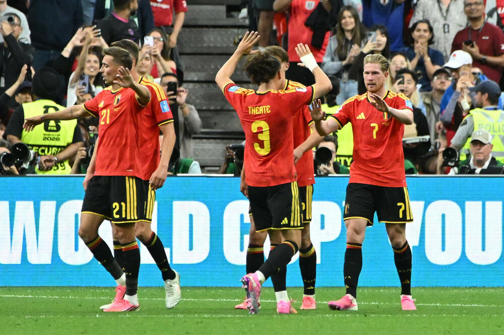 De Brujne proslavlja gol sa saigračima, Foto: Reuters