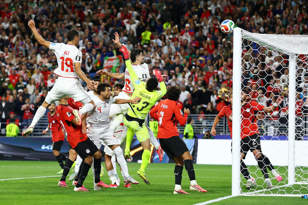 Ezatolahi u 98. minutu pogađa prečku, Foto: Reuters