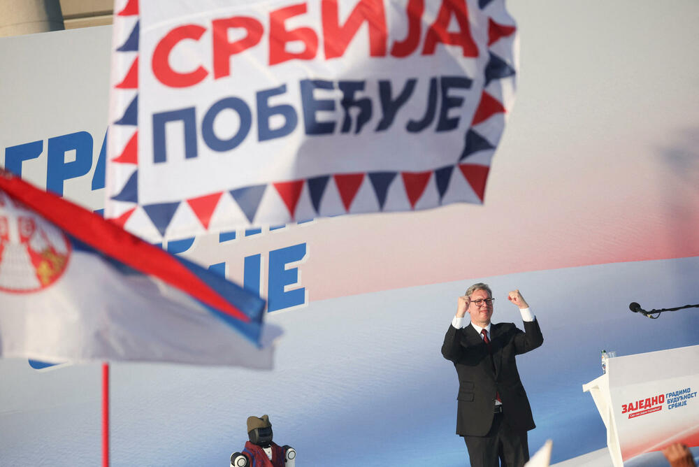 <p>Tom skupu, kako se moglo vidjeti na video snimcima prisustvuju i poslanik u Skupštini Crne Gore ipredsjednik Demorkatske narodne partije (DNP) Milan Knežević i predsjednik Slobodne Crne Gore Vladislav Dajković</p>