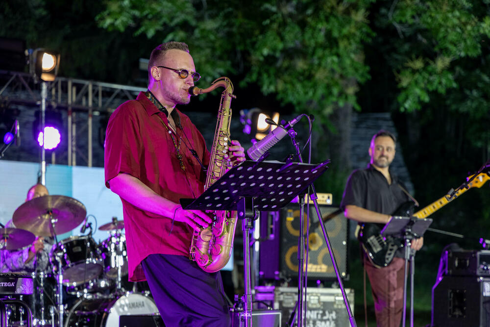 <p>Nakon fantastičnog otvaranja u Tivtu, drugo veče 11. Made in New York Jazz Festivala održano je sinoć na Ljetnjoj pozornici na Cetinju</p>