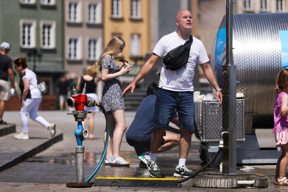 <p>U narednih dan ili dva oluje bi mogle pogoditi djelove Francuske i Njemačke, dok meteorolozi za ovu sedmicu prognoziraju svježije vrijeme u velikom dijelu zapadne Evrope, kako se toplotni talas pomjera dublje ka centralnoj Evropi i Balkanu</p>
