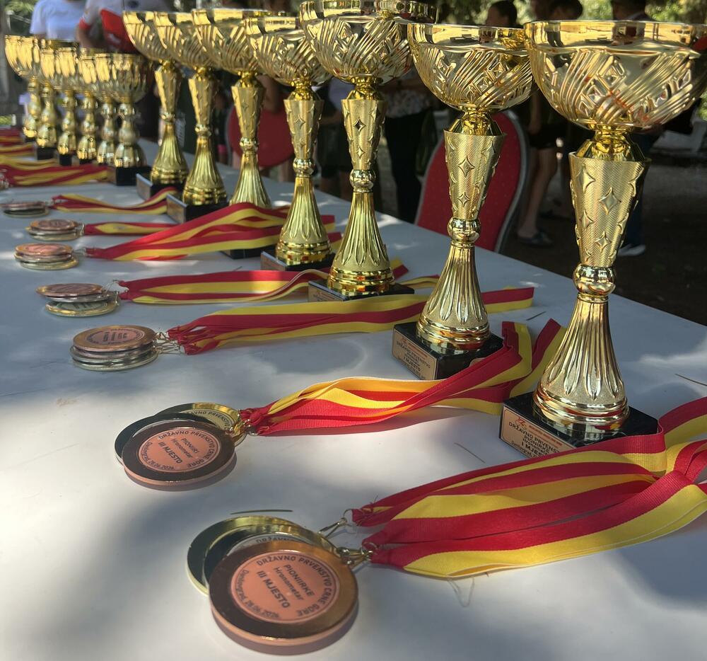 Trofeji i medalje namijenjeni pobjednicima