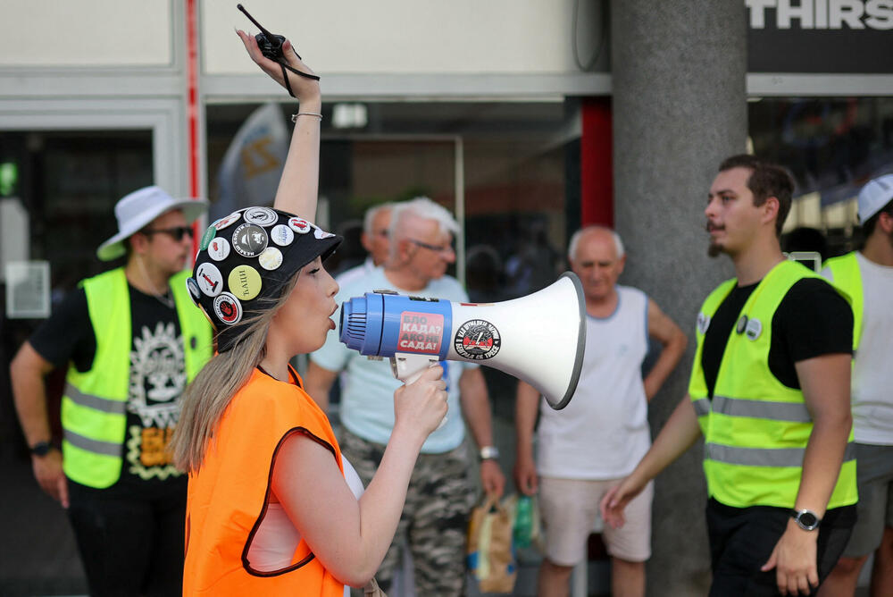 <p>Docent na Učiteljskom fakultetu u Beogradu Nemanja Karović kritikovao je politiku aktuelne vlasti rekavši da ljudi koji vode Srbiju ne prezaju ni od čega<br /> </p>