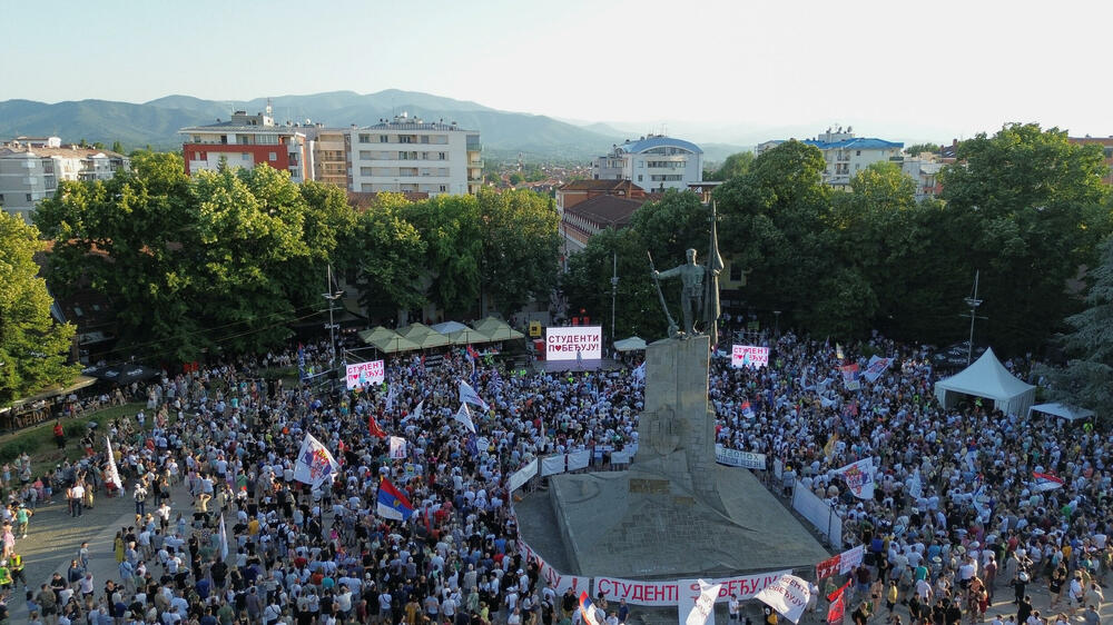 <p>Docent na Učiteljskom fakultetu u Beogradu Nemanja Karović kritikovao je politiku aktuelne vlasti rekavši da ljudi koji vode Srbiju ne prezaju ni od čega<br /> </p>