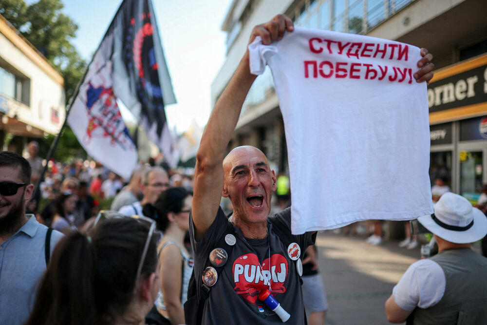 <p>Docent na Učiteljskom fakultetu u Beogradu Nemanja Karović kritikovao je politiku aktuelne vlasti rekavši da ljudi koji vode Srbiju ne prezaju ni od čega<br /> </p>