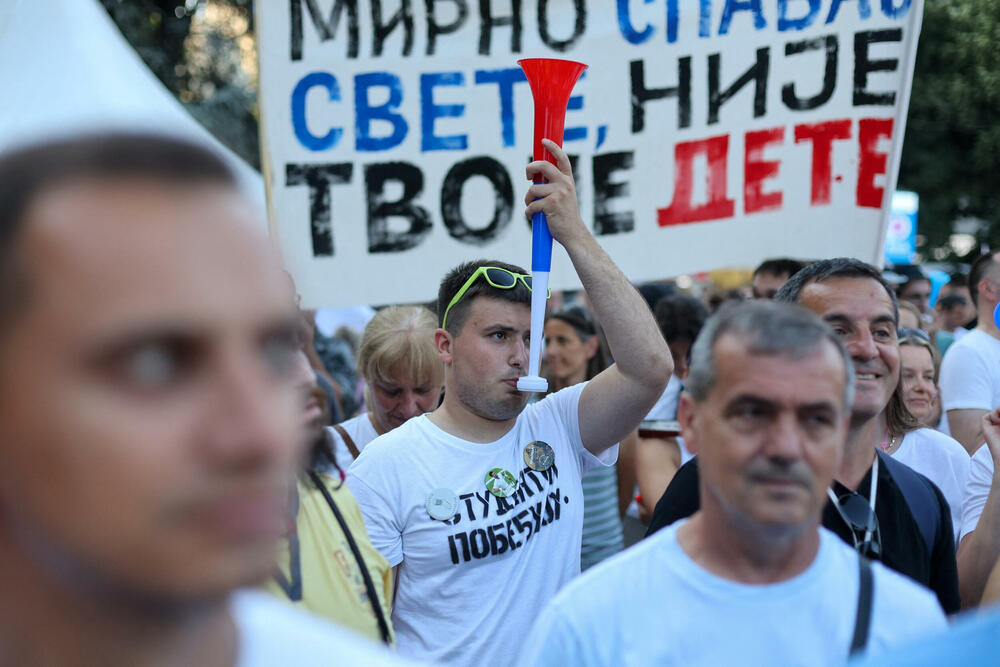 <p>Docent na Učiteljskom fakultetu u Beogradu Nemanja Karović kritikovao je politiku aktuelne vlasti rekavši da ljudi koji vode Srbiju ne prezaju ni od čega<br /> </p>