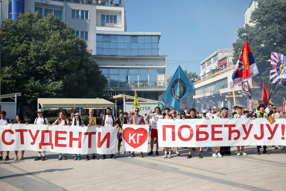 <p>Docent na Učiteljskom fakultetu u Beogradu Nemanja Karović kritikovao je politiku aktuelne vlasti rekavši da ljudi koji vode Srbiju ne prezaju ni od čega<br /> </p>