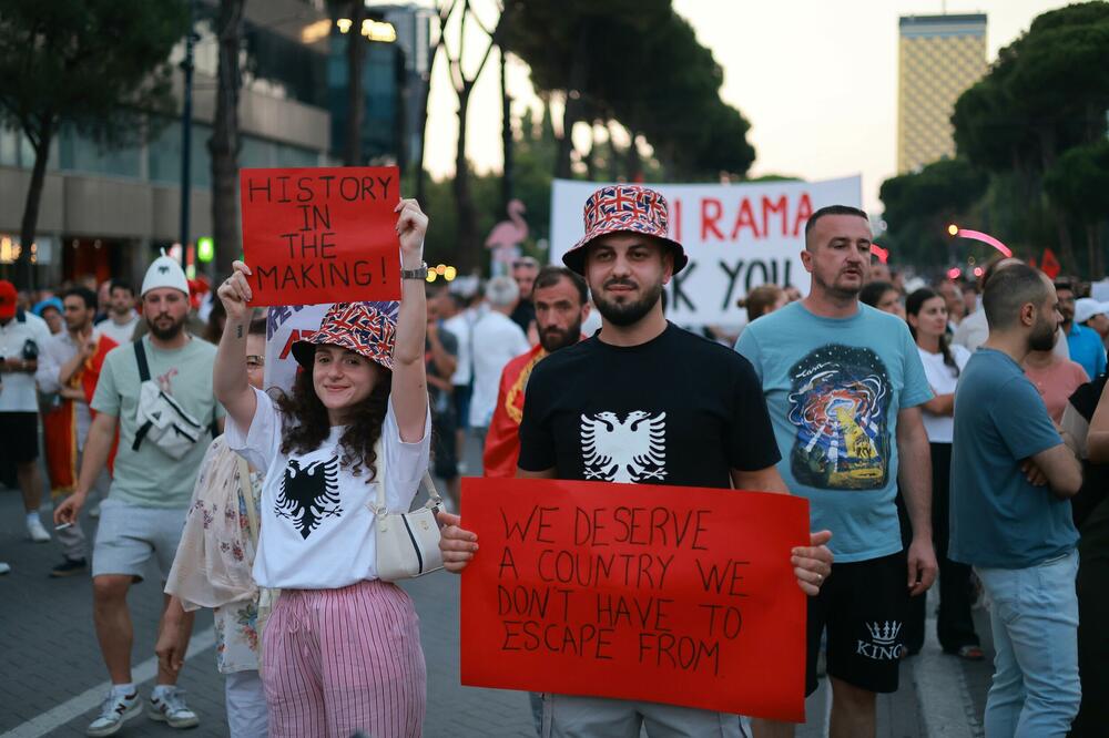 Sa protesta u Tirani