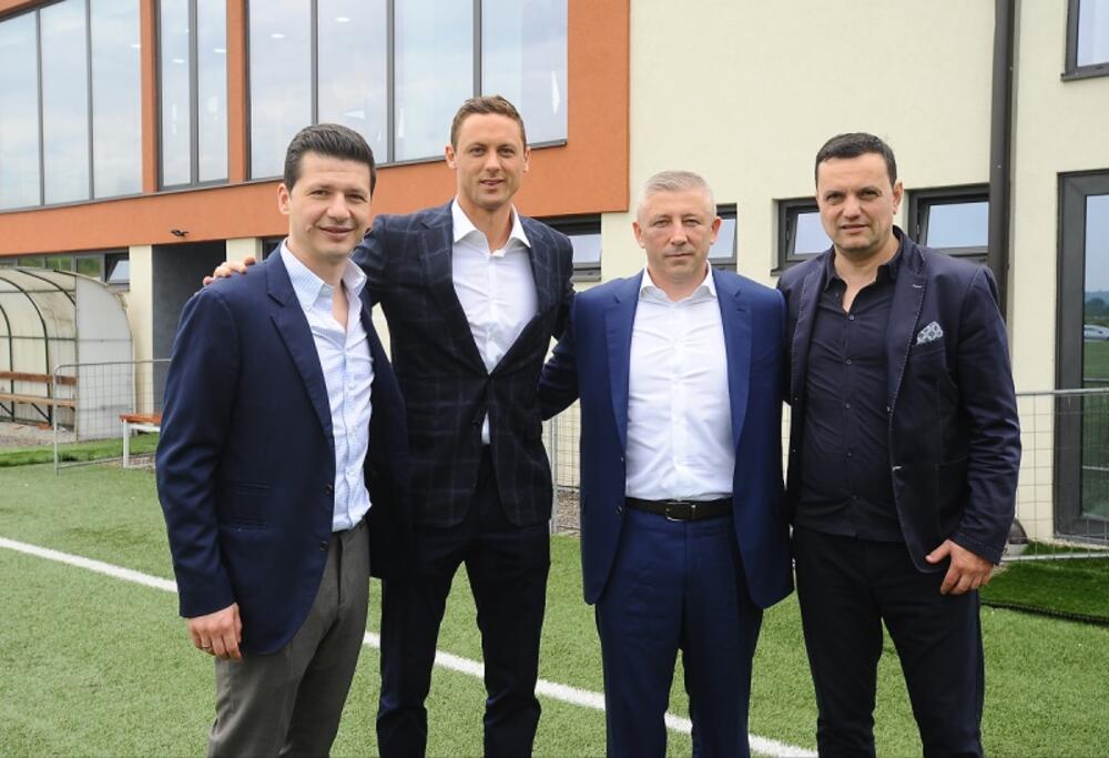Kokeza sa bivšim kapitenom reprezentacije Nemanjom Matićem (na fotografiji lijevo od njega) kojeg je kasnije htio da 'eleminiše'