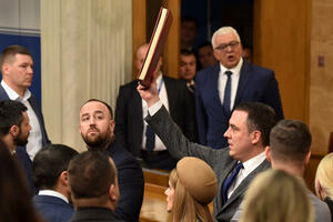 Ustav zatvara poglavlja i čuva pol poziciju: Zašto bi Crna Gora...