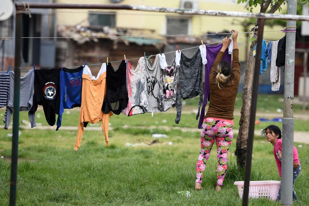 Mnogi žive u neadekvatnim naseljima i bez dokumenata, Foto: BORIS PEJOVIC