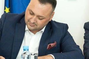 Bećoviću fotelja kod Đeke