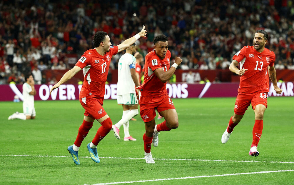 <p>Švajcarska protiv Alžira slavila 2:0, pa će u osmini finala igrati sa pobjednikom meča u kojem se sastaju Kolumbija i Gana</p>