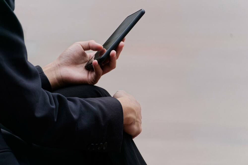 Telefon je neko upalio 20 dana prije nego je zvanično pretresan na osnovu naredbe suda (ilustracija), Foto: Shutterstock