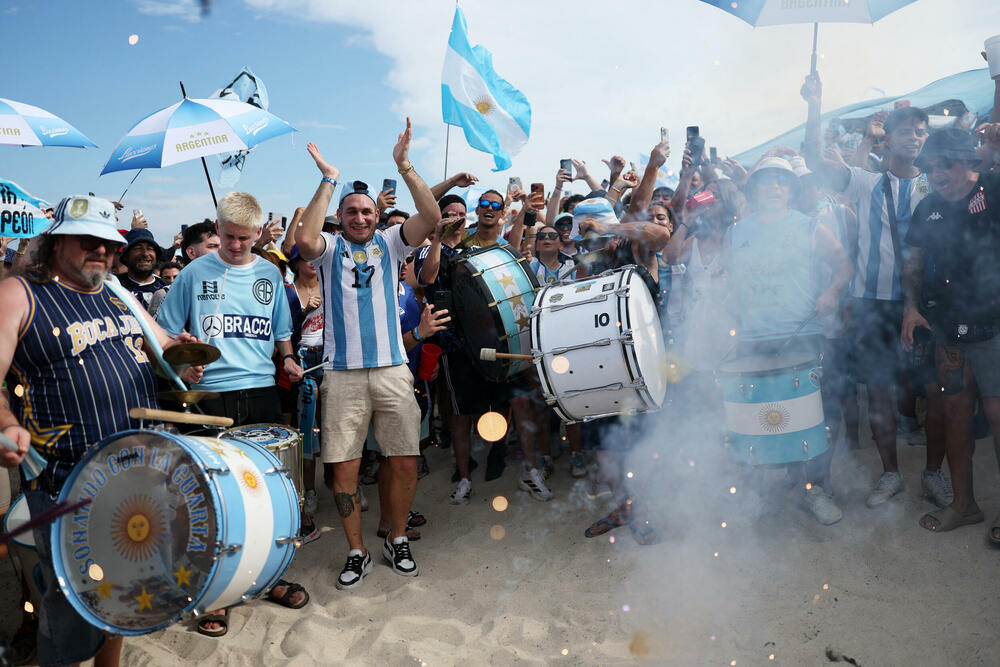 <p>Navijači Argentine dominiraju plažama Floride</p>
