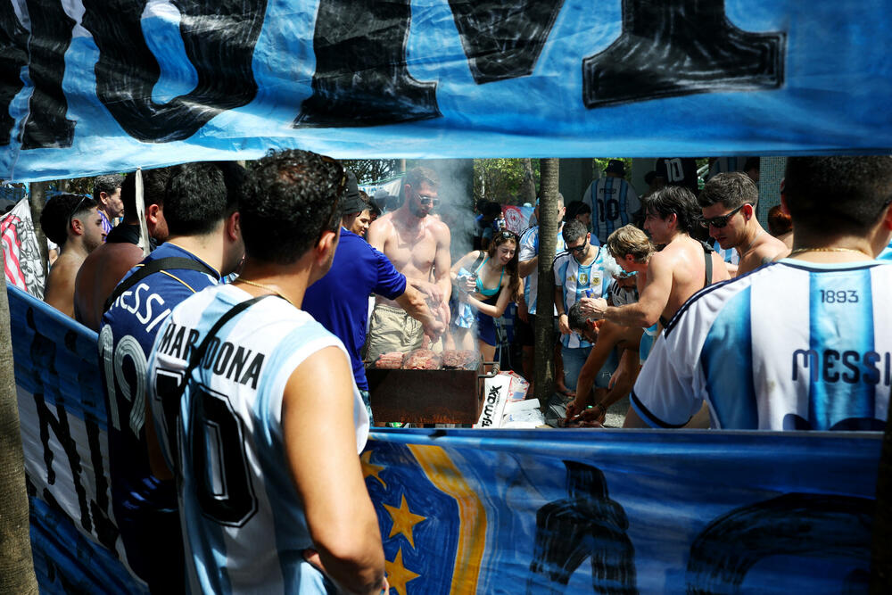 <p>Navijači Argentine dominiraju plažama Floride</p>