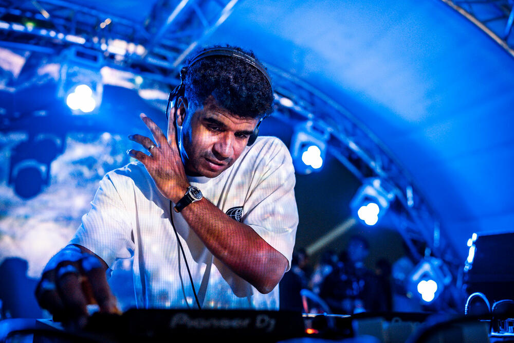 <p>"Više od 16 hiljada posjetilaca tokom prve festivalske večeri prošlo je kroz festivalske kapije, ispisujući prve stranice novog festivalskog poglavlja na Jadranu", kažu iz organizacije</p>