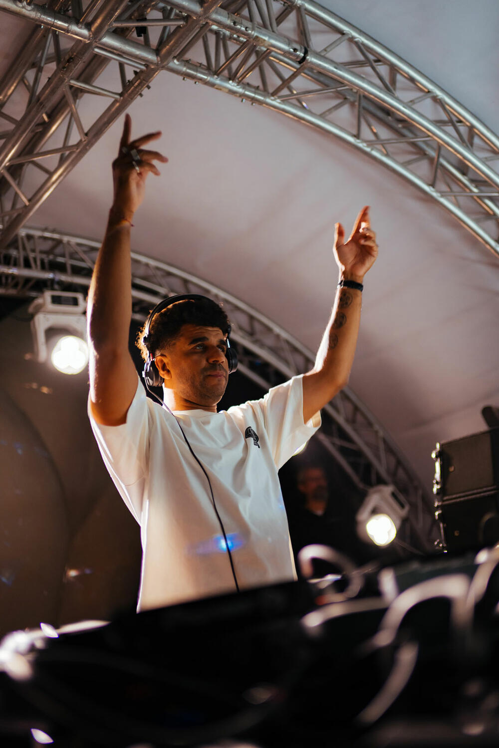 <p>"Više od 16 hiljada posjetilaca tokom prve festivalske večeri prošlo je kroz festivalske kapije, ispisujući prve stranice novog festivalskog poglavlja na Jadranu", kažu iz organizacije</p>