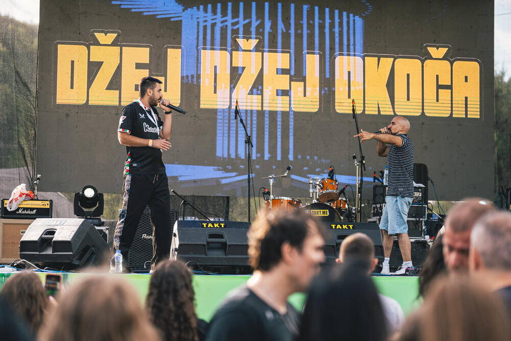 <p>Prvo veče donijelo sjajne nastupe, odličnu energiju i program bez pauze</p>