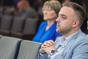 Paunović: Perić da podnese ostavku ako se ježi botova