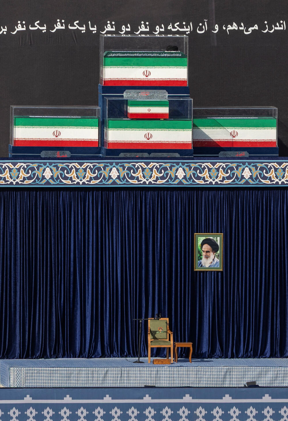 <p>Usred tekućih pregovora između SAD i Irana, nakon što su u junu potpisali okvirni dogovor o okončanju sukoba, iransko Ministarstvo vanjskih poslova pozvalo je stanovništvo da masovno učestvuje u ceremonijama, kako bi "svijetu pokazali veličinu Irana i slavu nacionalnog jedinstva i autoriteta"</p>