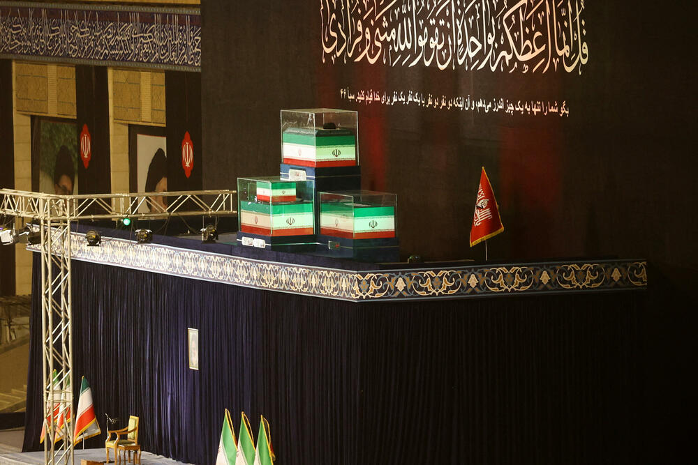 <p>Usred tekućih pregovora između SAD i Irana, nakon što su u junu potpisali okvirni dogovor o okončanju sukoba, iransko Ministarstvo vanjskih poslova pozvalo je stanovništvo da masovno učestvuje u ceremonijama, kako bi "svijetu pokazali veličinu Irana i slavu nacionalnog jedinstva i autoriteta"</p>