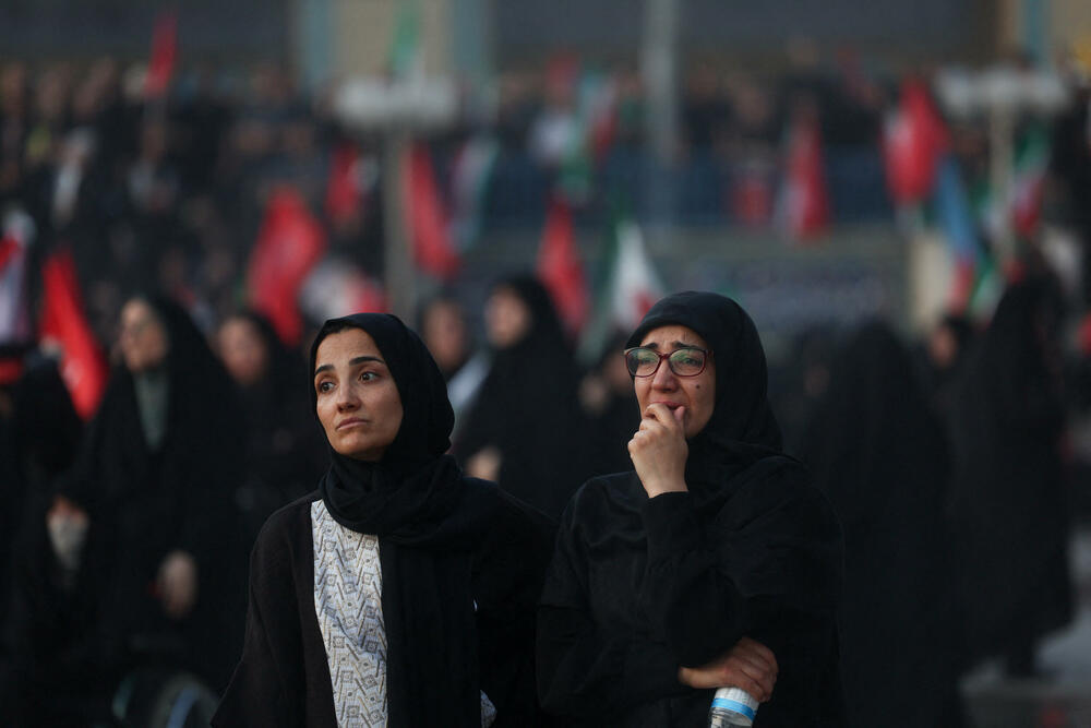 <p>Usred tekućih pregovora između SAD i Irana, nakon što su u junu potpisali okvirni dogovor o okončanju sukoba, iransko Ministarstvo vanjskih poslova pozvalo je stanovništvo da masovno učestvuje u ceremonijama, kako bi "svijetu pokazali veličinu Irana i slavu nacionalnog jedinstva i autoriteta"</p>