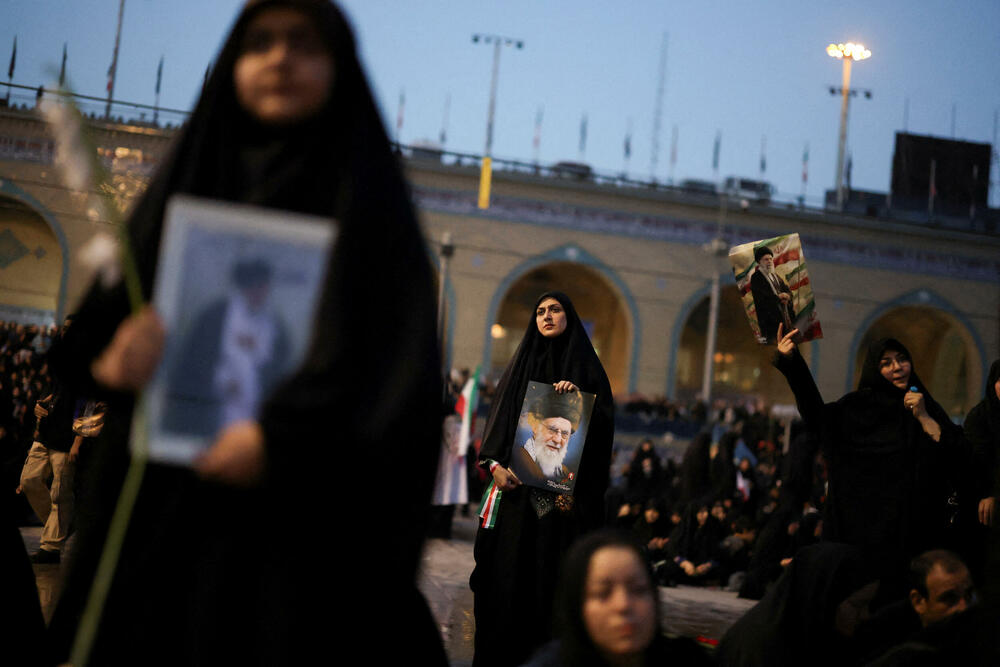 <p>Usred tekućih pregovora između SAD i Irana, nakon što su u junu potpisali okvirni dogovor o okončanju sukoba, iransko Ministarstvo vanjskih poslova pozvalo je stanovništvo da masovno učestvuje u ceremonijama, kako bi "svijetu pokazali veličinu Irana i slavu nacionalnog jedinstva i autoriteta"</p>