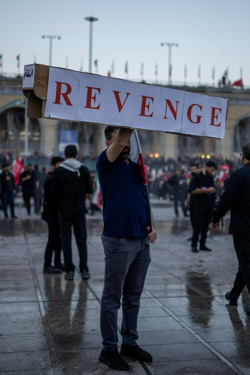 <p>Usred tekućih pregovora između SAD i Irana, nakon što su u junu potpisali okvirni dogovor o okončanju sukoba, iransko Ministarstvo vanjskih poslova pozvalo je stanovništvo da masovno učestvuje u ceremonijama, kako bi "svijetu pokazali veličinu Irana i slavu nacionalnog jedinstva i autoriteta"</p>