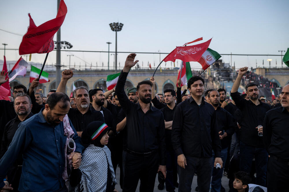 <p>Usred tekućih pregovora između SAD i Irana, nakon što su u junu potpisali okvirni dogovor o okončanju sukoba, iransko Ministarstvo vanjskih poslova pozvalo je stanovništvo da masovno učestvuje u ceremonijama, kako bi "svijetu pokazali veličinu Irana i slavu nacionalnog jedinstva i autoriteta"</p>