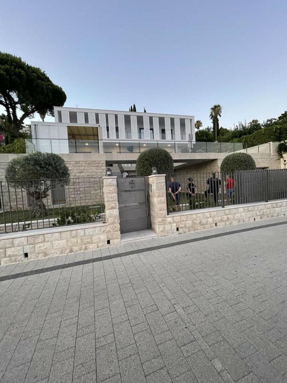 <p>Bombaški napad policiji je prijavio Zoran Matijević, sin Petra Matijevića, na čije ime je upisana vila</p>