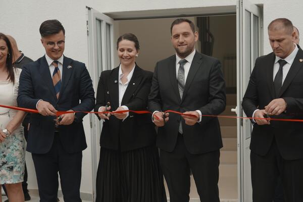 Gusinje'de yeniden inşa edilen MUP tesisi açıldı.