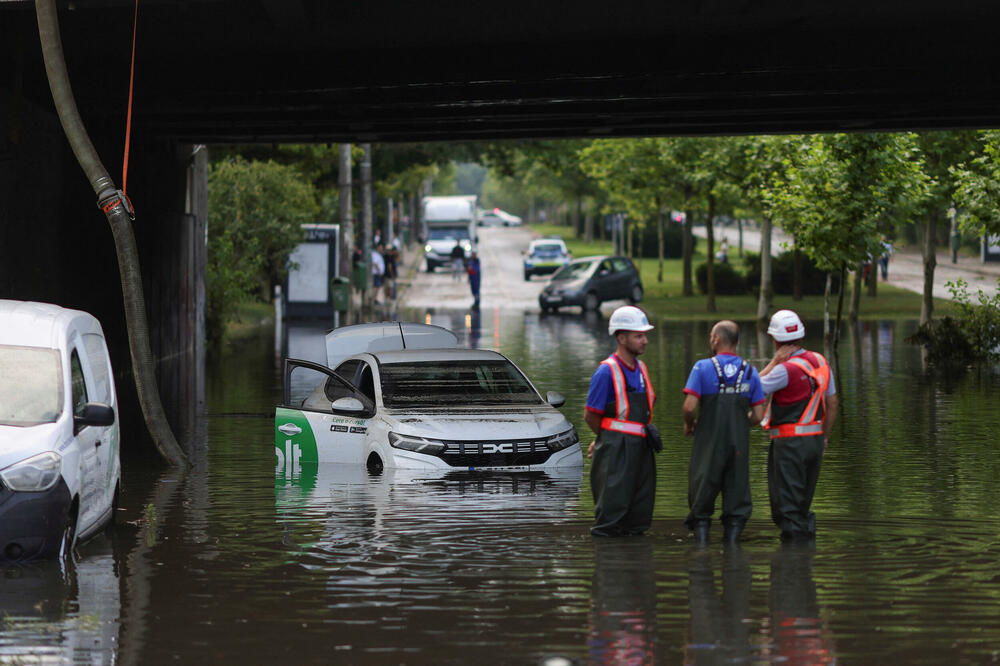 Poplave nakon nedavne snažne oluje u Bukureštu, Foto: Rojters