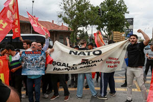 "NATO ubico, napolje iz zemlje"; TKP: Pritvoreno više od 100...