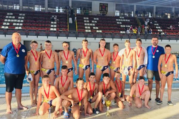 Mladost gewann den montenegrinischen Kadettenpokal (2012).