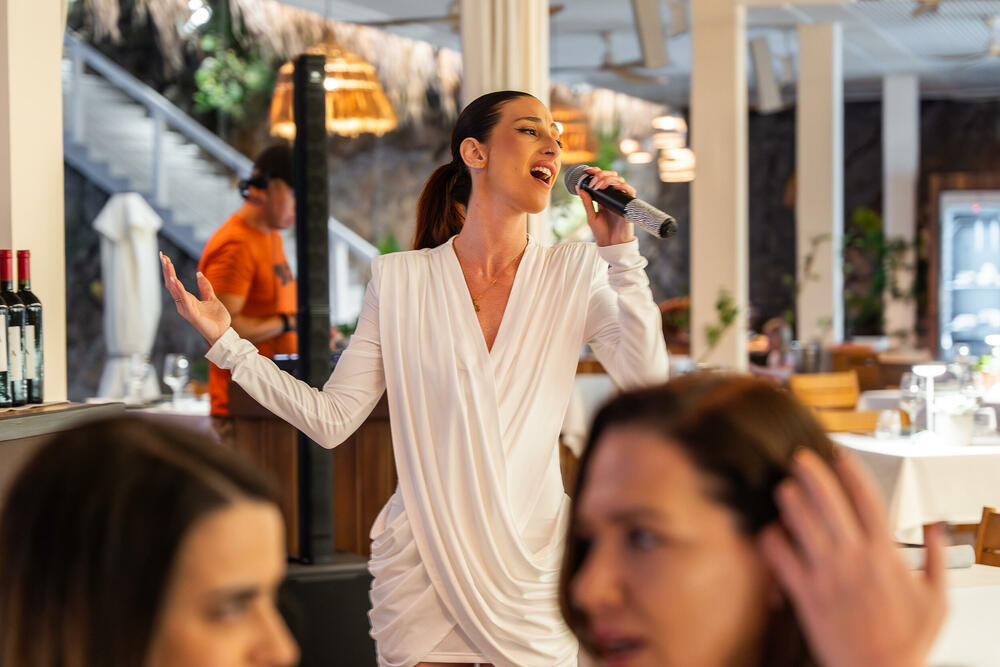<p>Budva, Montenegro &ndash; Ovog ljeta, Laguna Beach & Restaurant priprema veče koje ima sve elemente događaja o kojem će se pričati: bijeli dress code, šampanjac, muziku, nastupe uživo, večeru uz more i plažu koja se, nakon zalaska sunca, pretvara u scenu za jednu od najatraktivnijih zabava sezone.</p>