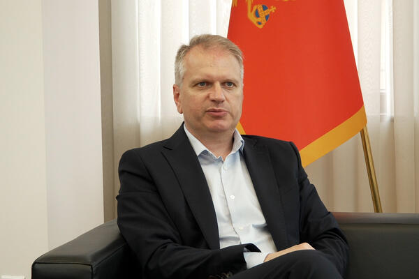 Perić: Gdje je logika da se Skupština ne pita o brisanju Radosava...