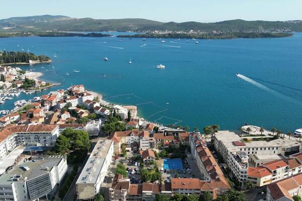 Tivat'taki beş spor sahası yenilendi.