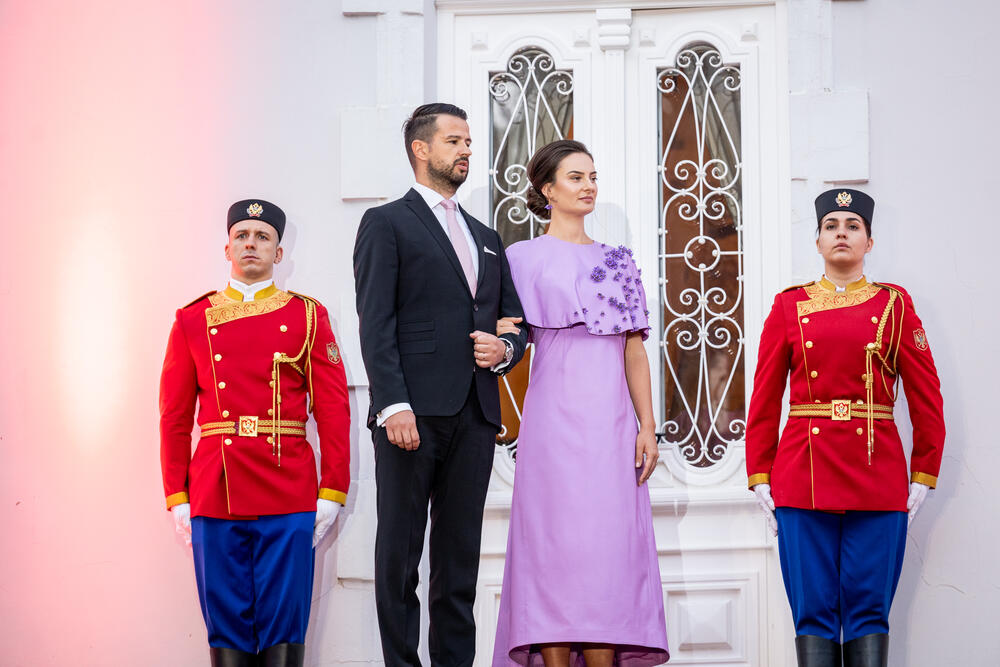 <p>&ldquo;Nikada ne smijemo odustati od države u kojoj se poštenje više isplati od prevare, znanje od poslušnosti, a odgovornost od političke podobnosti&rdquo;, poručio je Milatović</p>  <div contenteditable="false" tabindex="-1"> </div>