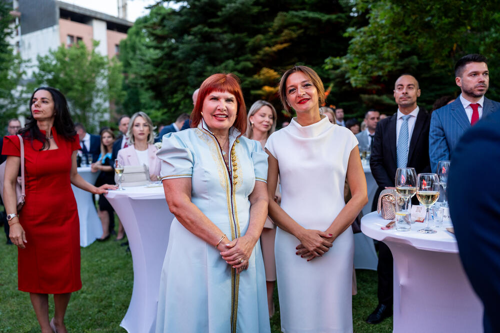 <p>&ldquo;Nikada ne smijemo odustati od države u kojoj se poštenje više isplati od prevare, znanje od poslušnosti, a odgovornost od političke podobnosti&rdquo;, poručio je Milatović</p>  <div contenteditable="false" tabindex="-1"> </div>