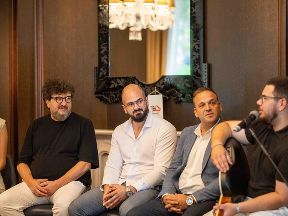 <p>Na konferenciji za medije održanoj u hotelu &ldquo;Porto Palace&rdquo; u Tivtu, zvanično su predstavljeni pokrovitelji i partneri šestog izdanja najvećeg muzičko-pivskog festivala u Crnoj Gori, Montenegro Beer Festa 2026, koji će se od 31. jula do 02. avgusta održati na Cetinju.</p>