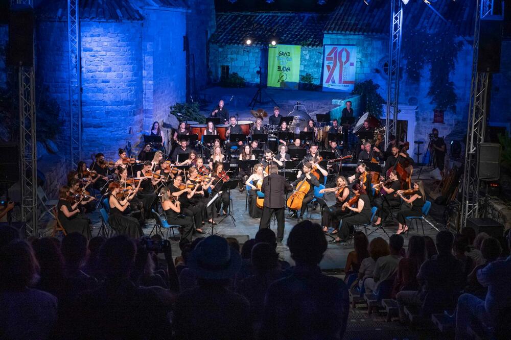 Sa sinoćnjeg koncerta u Budvi, Foto: Grad teatar