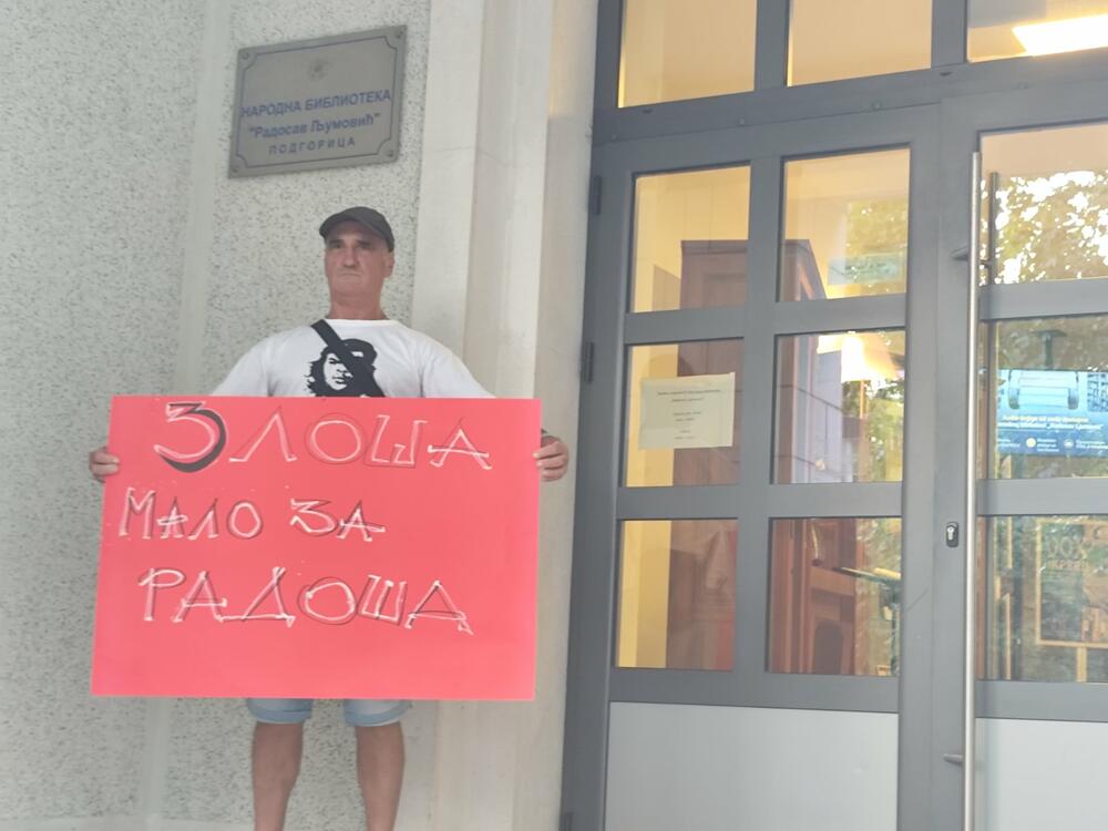 <p>Među okupljenima su bili odbornik Pokreta Preokret u Skupštini Glavnog grada Mirza Krnić, odbornik Pokreta za Podgoricu (PzPG) u Skupštini Glavnog grada Dragutin Vučinić, režiser Mladen Ivanović, funkcioner Liberalne partije Aleksandar Ljumović</p>