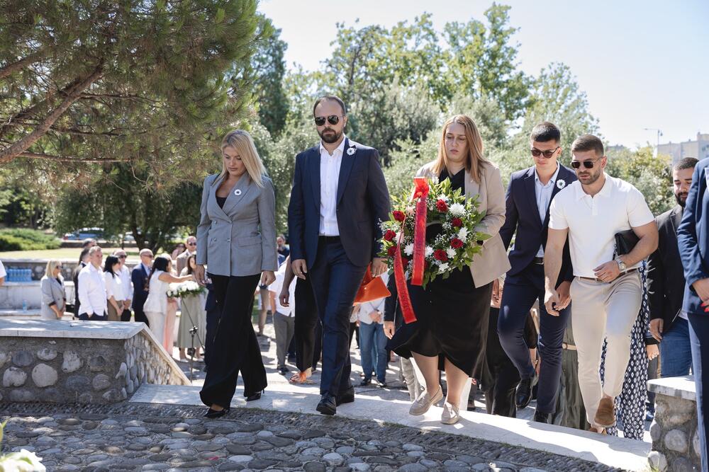 <p>"Suočavanje s prošlošću, odavanje poštovanja žrtvama i jasno odbacivanje svakog oblika negiranja genocida predstavljaju temelje odgovorne politike i evropskih vrijednosti&rdquo;</p>