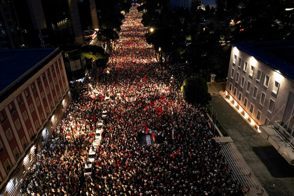 Sa protesta protiv izgradnje luksuznog odmarališta, koje planira kompanija povezana sa Džaredom Kušnerom, Foto: Reuters