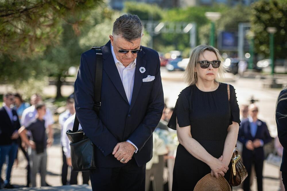 <p>"Dugo smo u Crnoj Gori, bili usamljeni, zajedno sa našim partnerima iz nevladinog sektora, organizujući tribine i skupove, kojima smo javnost stalno podsjećali na genocid u Srebrenici i potrebu trajne memorijalizacije, kazao je predsjednik Bošnjačkog vijeća</p>
