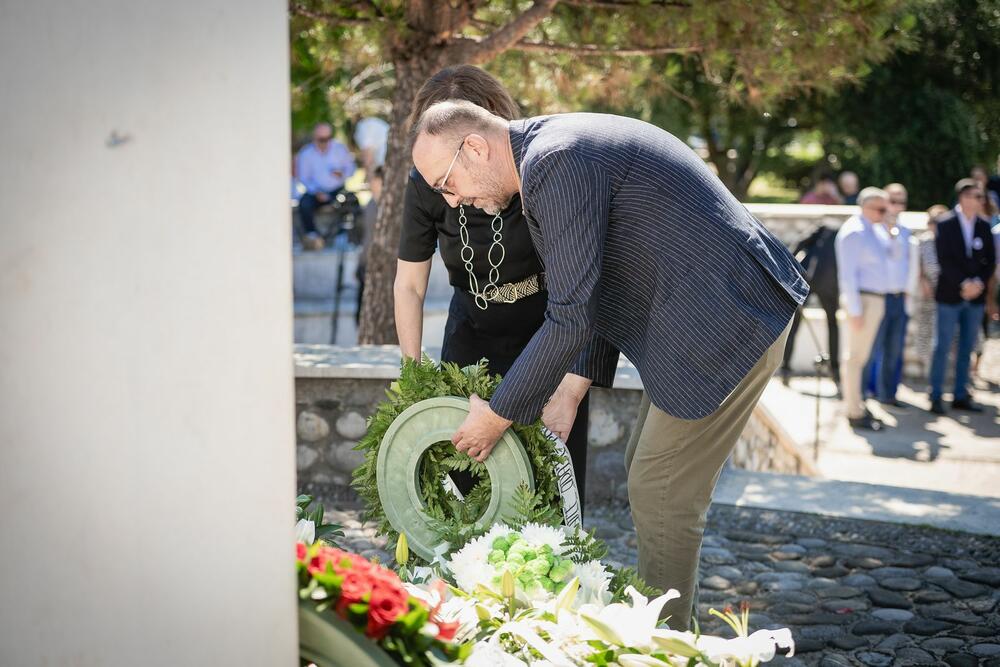 <p>"Dugo smo u Crnoj Gori, bili usamljeni, zajedno sa našim partnerima iz nevladinog sektora, organizujući tribine i skupove, kojima smo javnost stalno podsjećali na genocid u Srebrenici i potrebu trajne memorijalizacije, kazao je predsjednik Bošnjačkog vijeća</p>